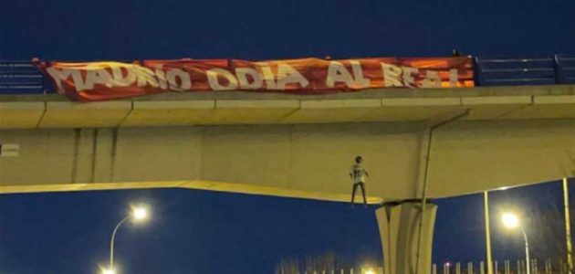 “تصرف بغيض وحقير”.. أتليتكو مدريد يدين “دُمية فينيسيوس المشنوقة”