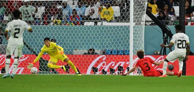 بعد إهداء الهدف لأتسو.. محمد قدوس يكشف سبب عدم حصوله على إنذار رغم خلع قميصه