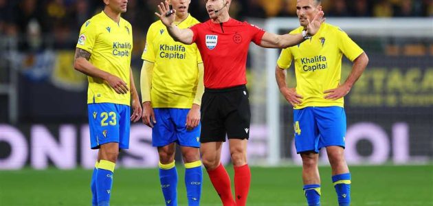 قادش يطالب بإيقاف الدوري الإسباني وإعادة آخر 9 دقائق من مباراته أمام إلتشي