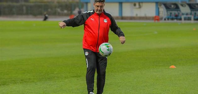 حازم إمام: فيتوريا وميكالي يؤمنان باللاعب المصري أكثر من مصريين كثر على مواقع التواصل