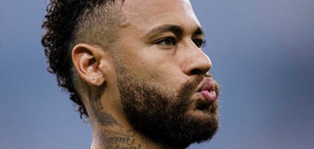 السماح لأصدقائه بزيارته وإتاحة التفاوض لأي ناد عدا أرسنال.. أغرب بنود التعاقدات في الكرة